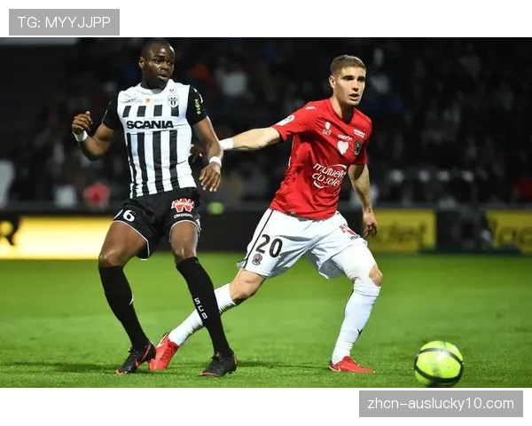 评论:中后卫出球能力已成为法甲豪门引援的硬性指标 评论:中后卫出球能力已成为法甲豪门引援的硬性指标