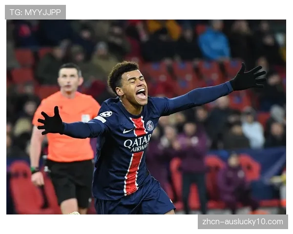 欧冠主题艺术展览在巴黎举办，融合足球与当代艺术创作